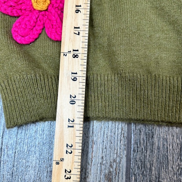 Bibi Olive Green Short Sleeve Sweater Womens Size S Crochet Flower Appliqués Top - Picture 6 of 8